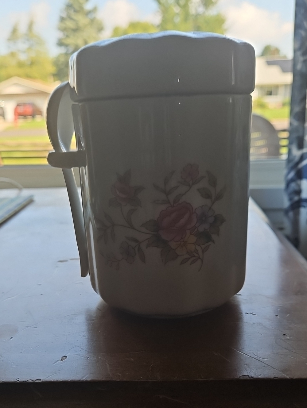FTDA Ceramic Floral Canister with Spoon - White